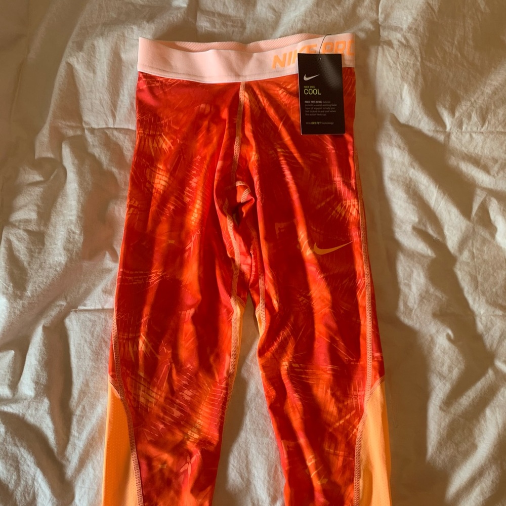 BRAND NEW Nike Pro Girls Capri Legging